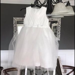 Beautiful Ivory Toddlers Dress 3T-